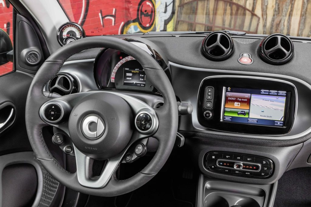 2017 smart fortwo coupe electric drive (Euro spec image)