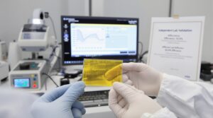 Perovskite-silicon tandem solar cell surpasses 33% efficiency in independent lab validation